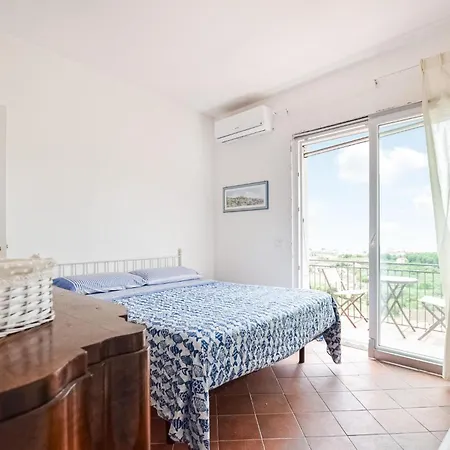 5 Bedroom Awesome In Casalvelino בית נופש