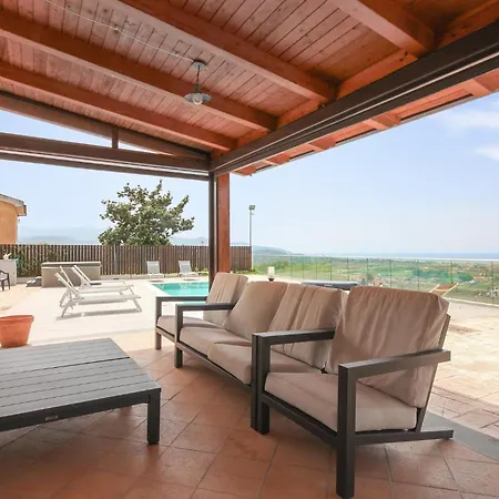 Holiday home 5 Bedroom Awesome In Casalvelino