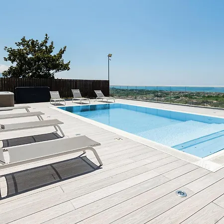 5 Bedroom Awesome In Casalvelino בית נופש