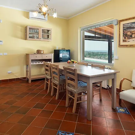 בית נופש 5 Bedroom Awesome In Casalvelino
