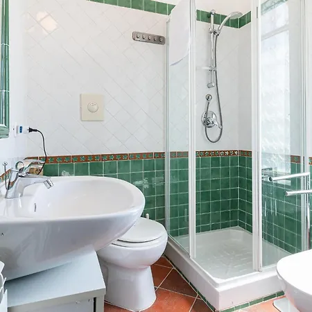 בית נופש 5 Bedroom Awesome In Casalvelino קזאל ולינו