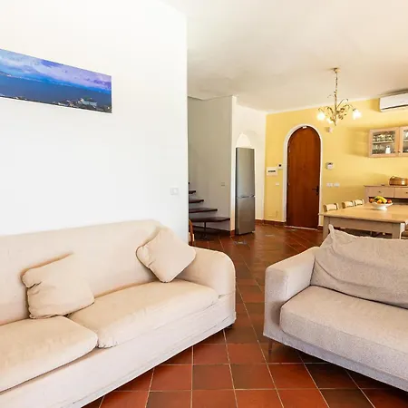 5 Bedroom Awesome In Casalvelino * קזאל ולינו