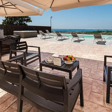 5 Bedroom Awesome In Casalvelino בית נופש *