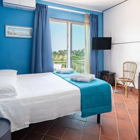 5 Bedroom Awesome In Casalvelino בית נופש *