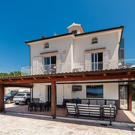 5 Bedroom Awesome In Casalvelino * קזאל ולינו