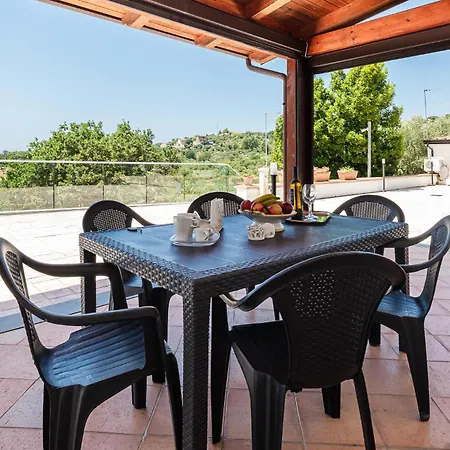 5 Bedroom Awesome In Casalvelino * קזאל ולינו