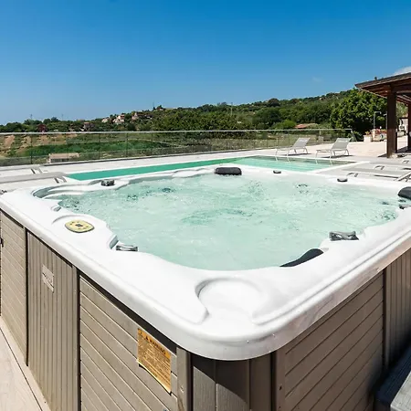בית נופש 5 Bedroom Awesome In Casalvelino קזאל ולינו