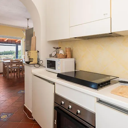 5 Bedroom Awesome In Casalvelino בית נופש